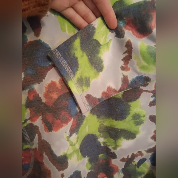 Logo lounge small long sleeve watercolor top - Picture 4 of 6